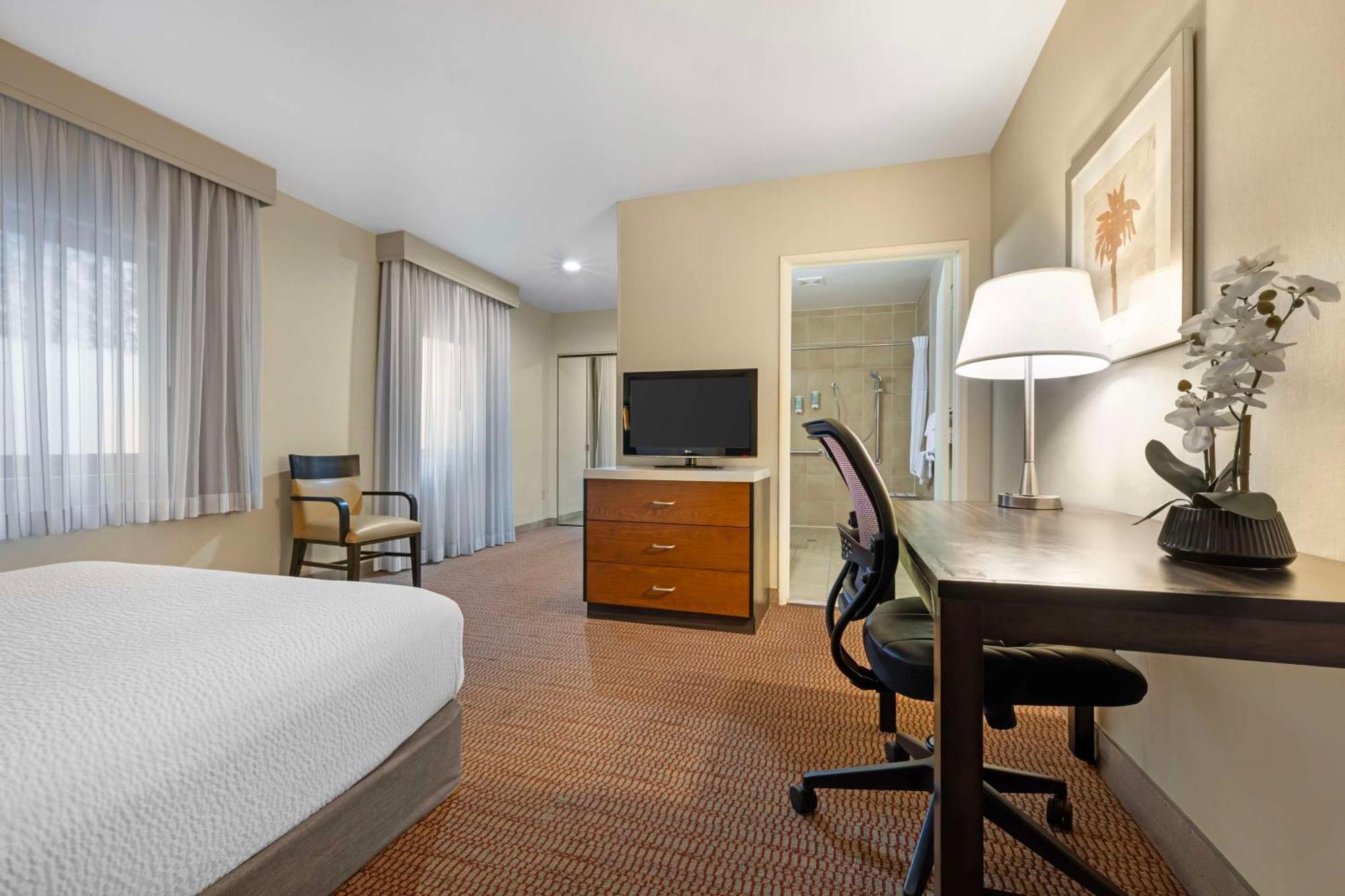 Western Royal Palace & Hotel 3*